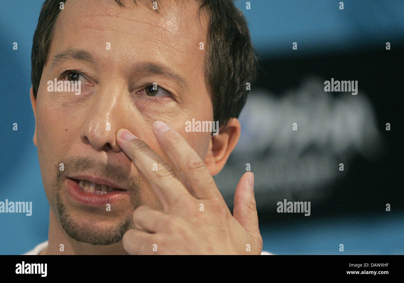 Swiss singer DJ Bobo gestures during an interview in Helsinki, Finland, 11 May 2007. DJ Bobo droped out of yesterday's Eurovision Song Contest semi-finals. The finals will take place on Saturday, 12 May. Photo: Joerg Carstensen Stock Photo