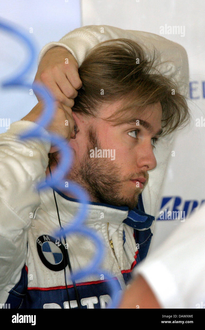 German Formula One pilot Nick Heidfeld of BMW Sauber stretches himself after the third practice session at the Circuit de Catalunya race track near Barcelona, Spain, 12 May 2007. The 2007 Formula 1 Grand Prix of Spain takes place on 13 May. Photo: Jens Buettner Stock Photo