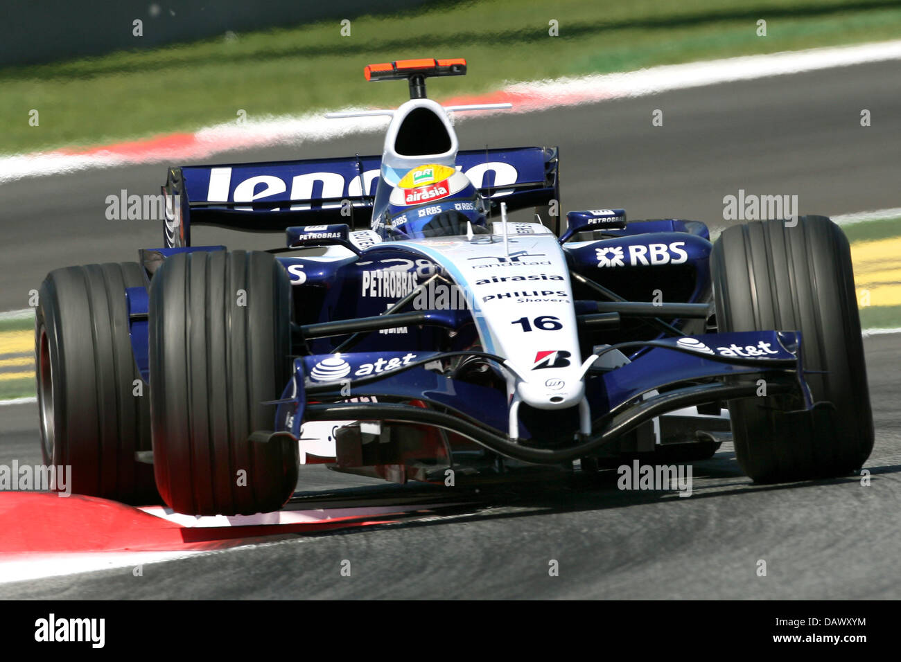 German Formula One pilot Nico Rosberg of Williams steers his car celebrates in the qualifying session at the Circuit de Catalunya race track near Barcelona, Spain, 12 May 2007. The 2007 Formula 1 Grand Prix of Spain takes place on 13 May. Photo: CARMEN JASPERSEN Stock Photo