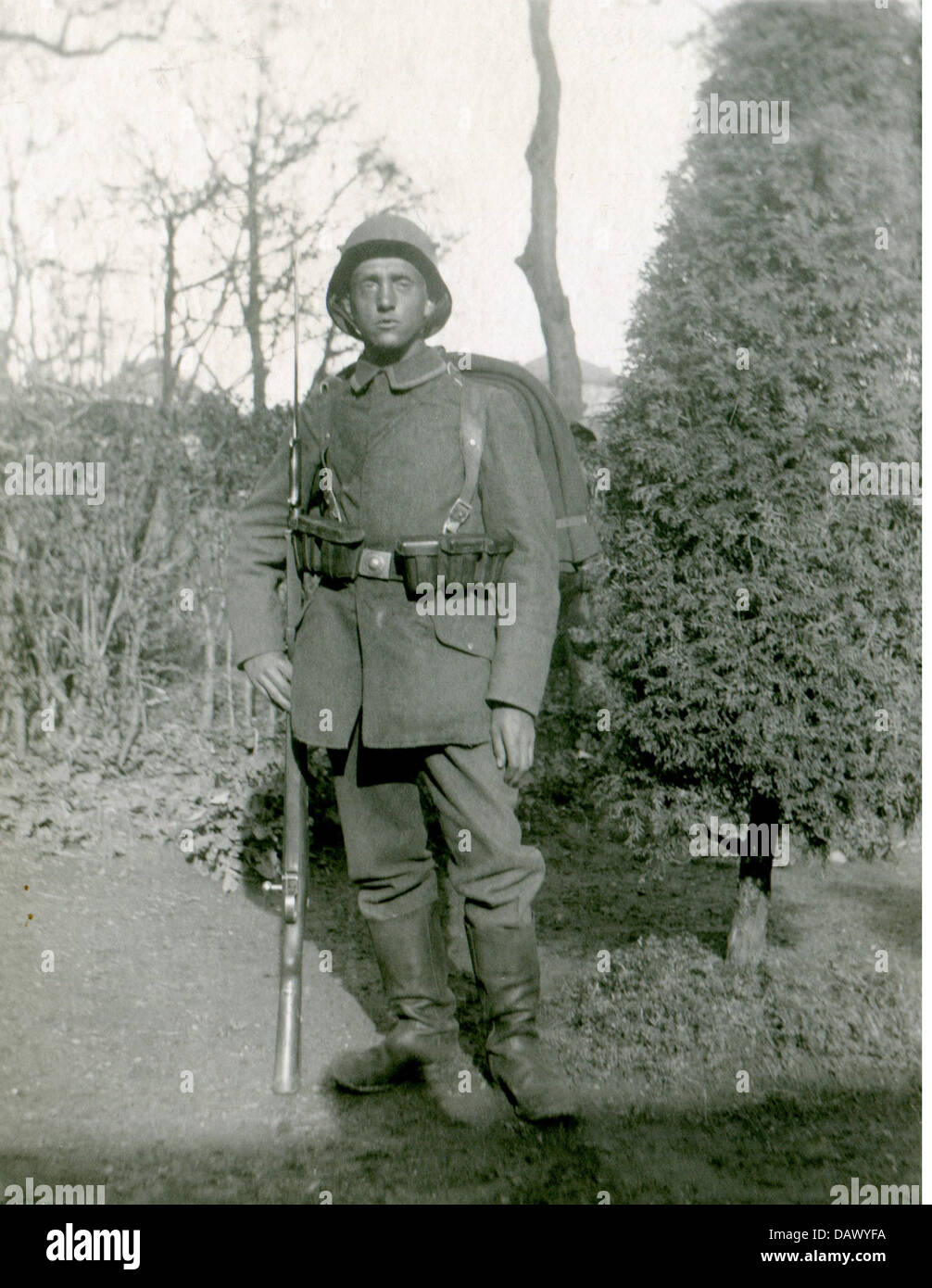 events, First World War / WWI, Western Front, German soldier in full ...