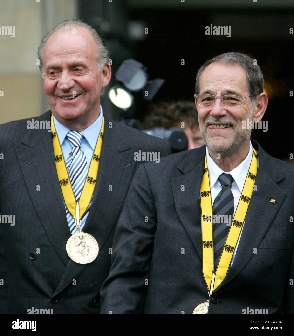 Spanish King and laureate of the International Charlemagne Prize, King Juan  Carlos, and EU Foreign Policy Chief Spanish Solana pose in front of the  townhouse in Aachen, Germany, 17 May 2007. Solana