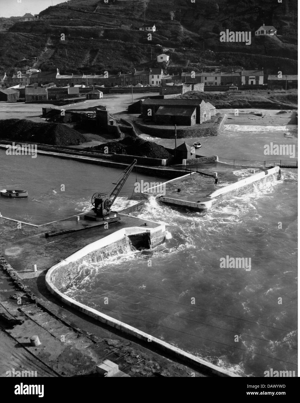 Portreath cornwall harbour Black and White Stock Photos & Images - Alamy