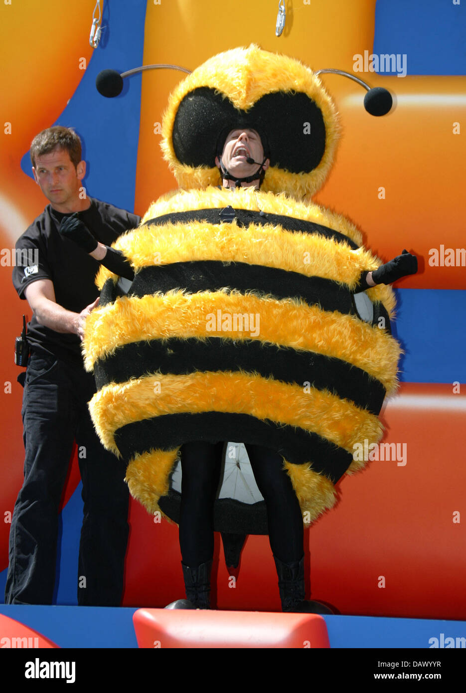US comedian Jerry Seinfeld is pictured in a bee costume at a promotion of  the animated film 'Bee Movie' at the 60th Filmfestival in Cannes, France,  17 May 2007. Photo: Hubert Boesl