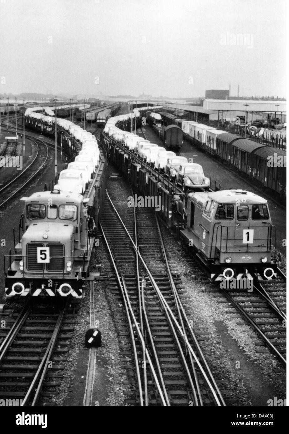 Industry Cars Volkswagen Works In Wolfsburg West Germany Vw Beetle For Export Loaded On Trains 1970s Additional Rights Clearences Not Available Stock Photo Alamy
