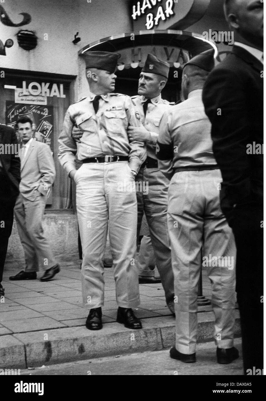 geography / travel, Germany, Munich, gastronomy, 'Havanna Bar', Goethestrasse, Courtesy Police leading away drunken GI, May 1960, Additional-Rights-Clearences-Not Available Stock Photo