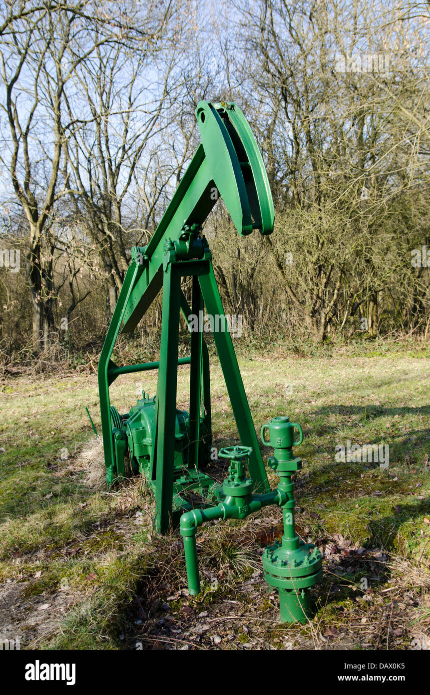 Nodding donkey at Dukes wood drilling field, Eakring Stock Photo Alamy