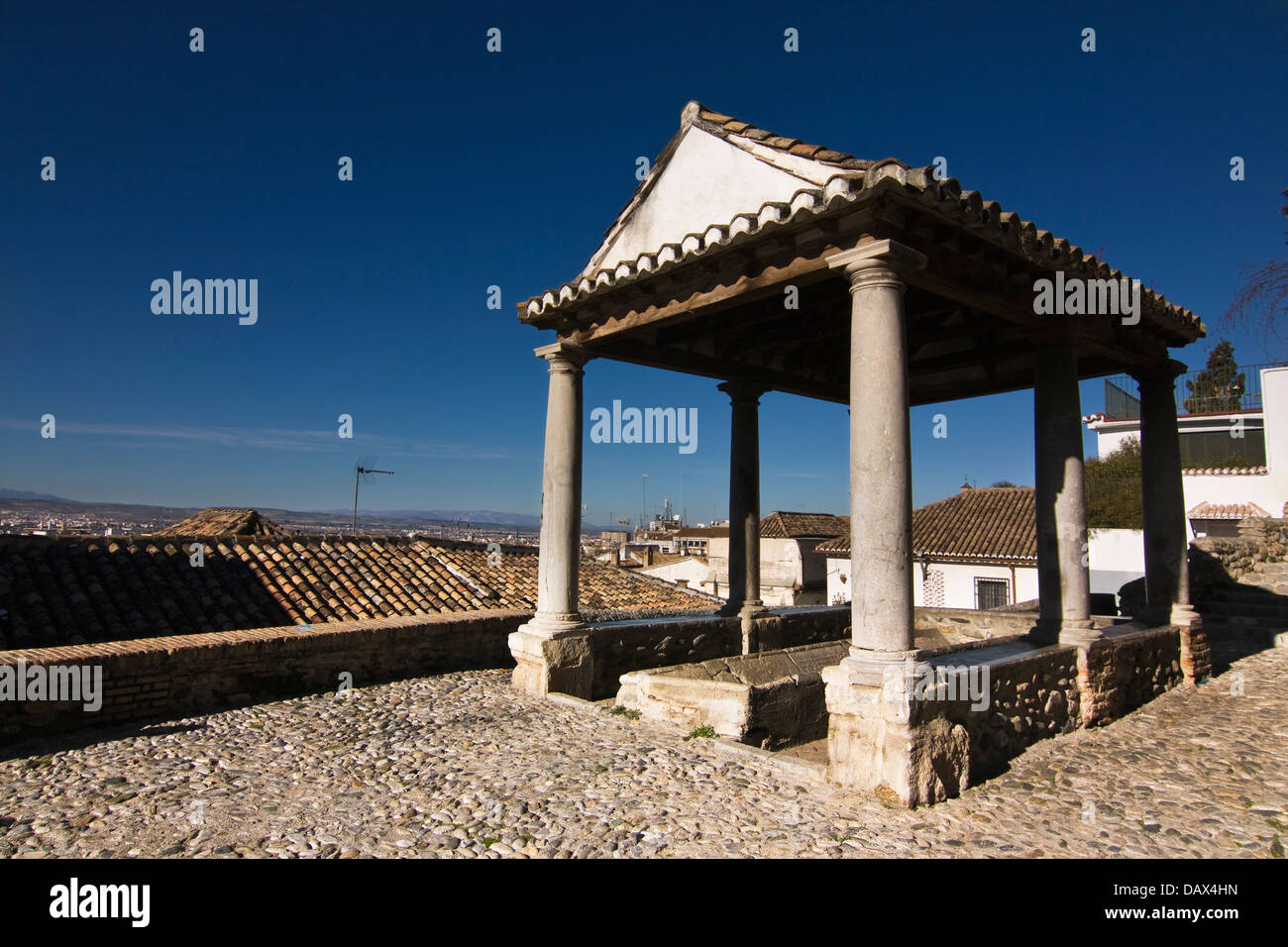 Antique laundry (Lavadero del Sol)and view in the Realejo,the old