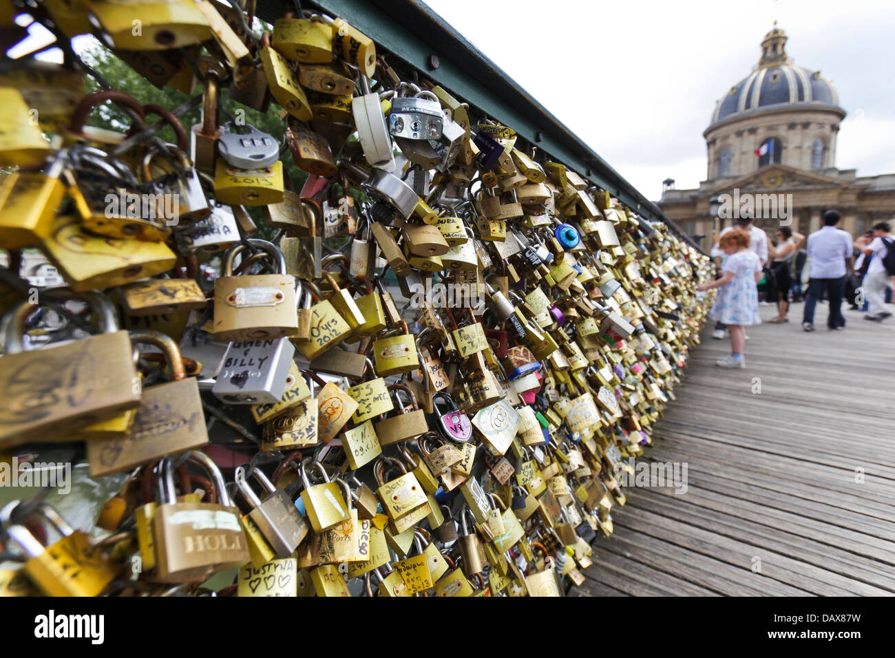 Love lock bridge in paris hi-res stock photography and images - Alamy