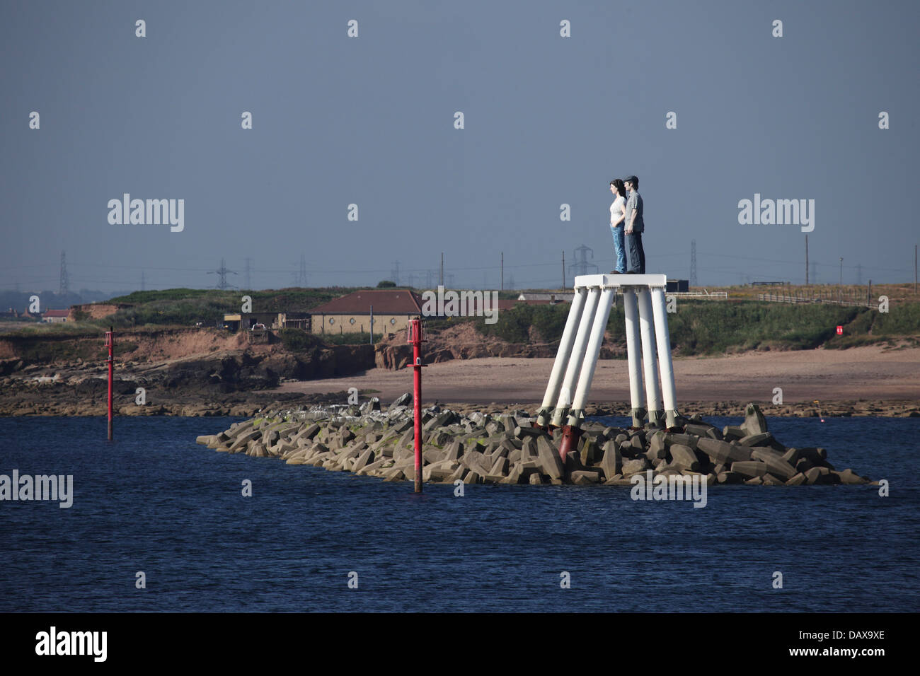 Couple, a publicly displayed sculpture at NewbigginbytheSea in