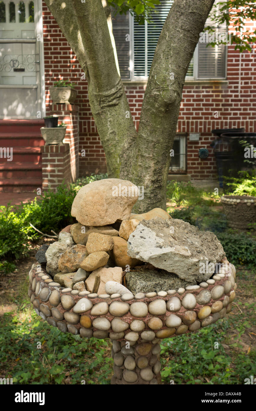rocks in bird bath Stock Photo Alamy