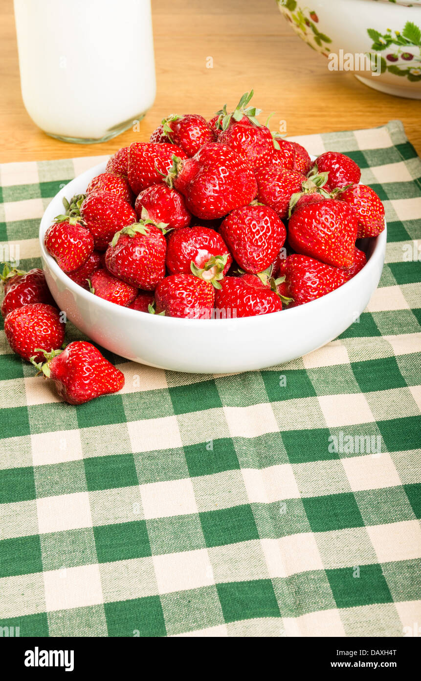 Bowl fresh strawberries milk hi-res stock photography and images - Alamy