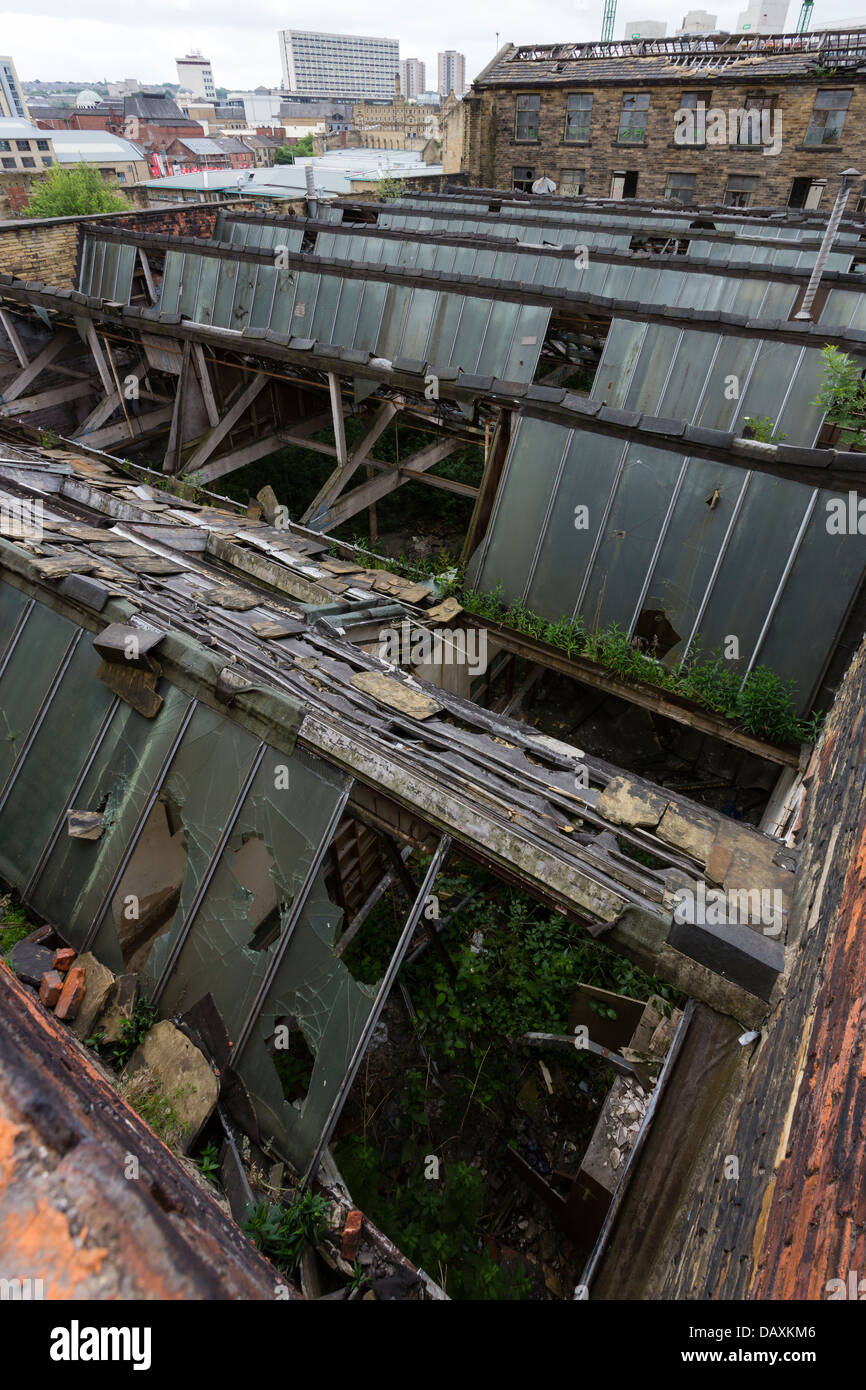 Disused mill building between Sunbridge Road and Thornton Road in