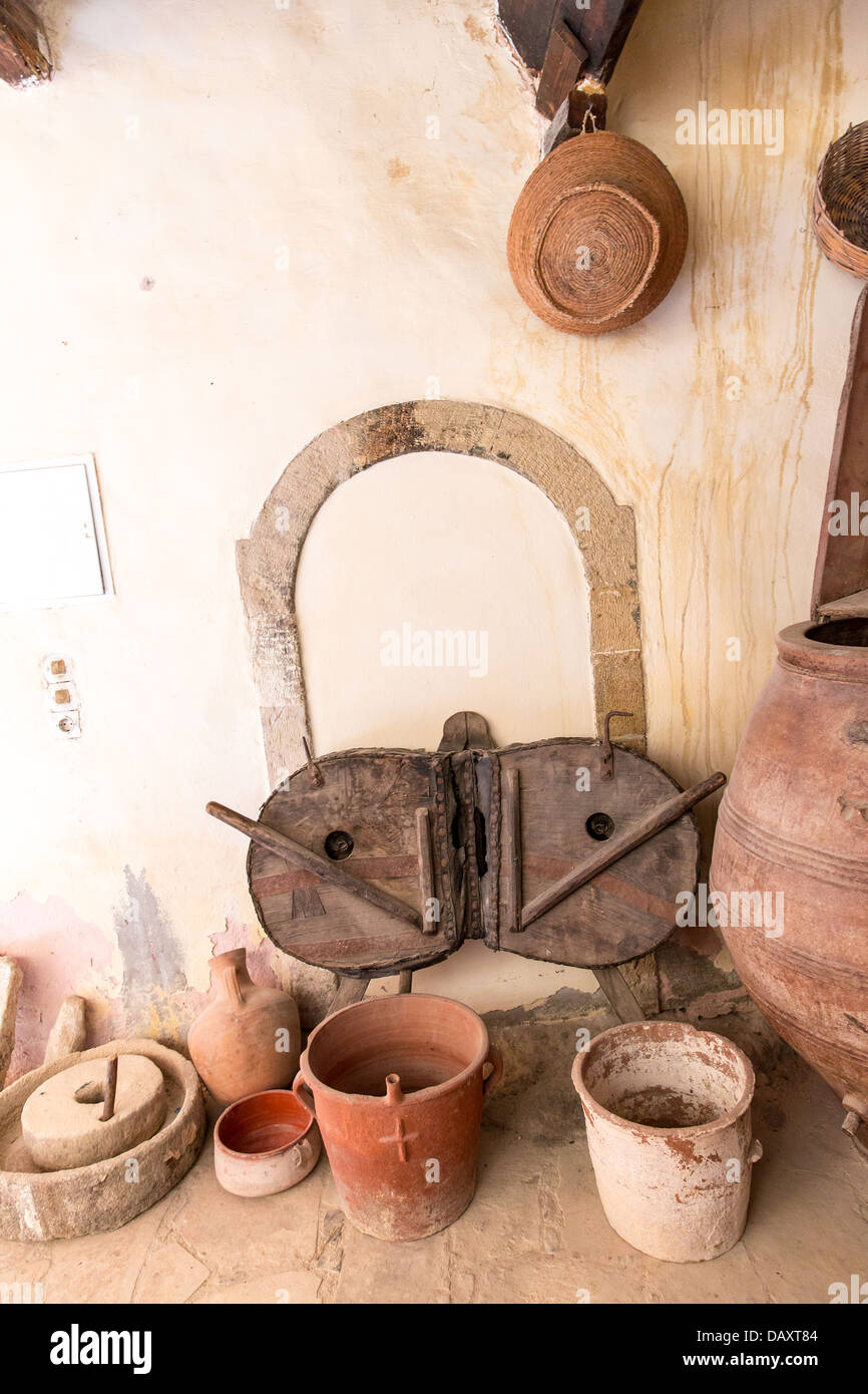 Greek pottery hi-res stock photography and images - Alamy