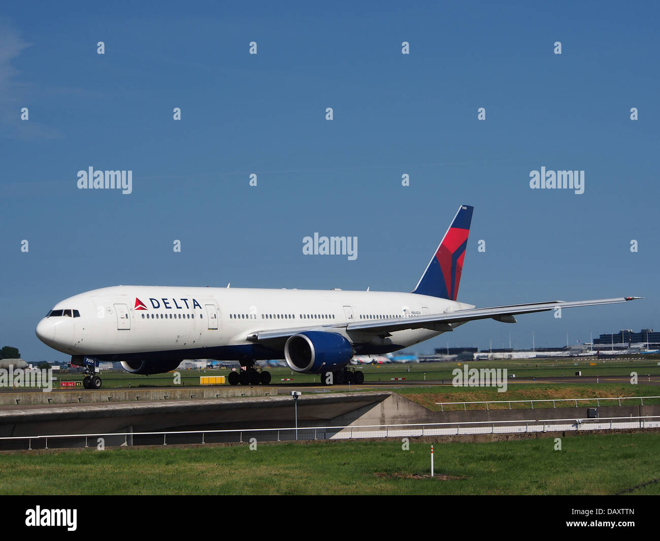 セール8/30迄✨非売品✨デルタ航空 777-200LR 1:200 Delta Air Lines Boeing 777-200