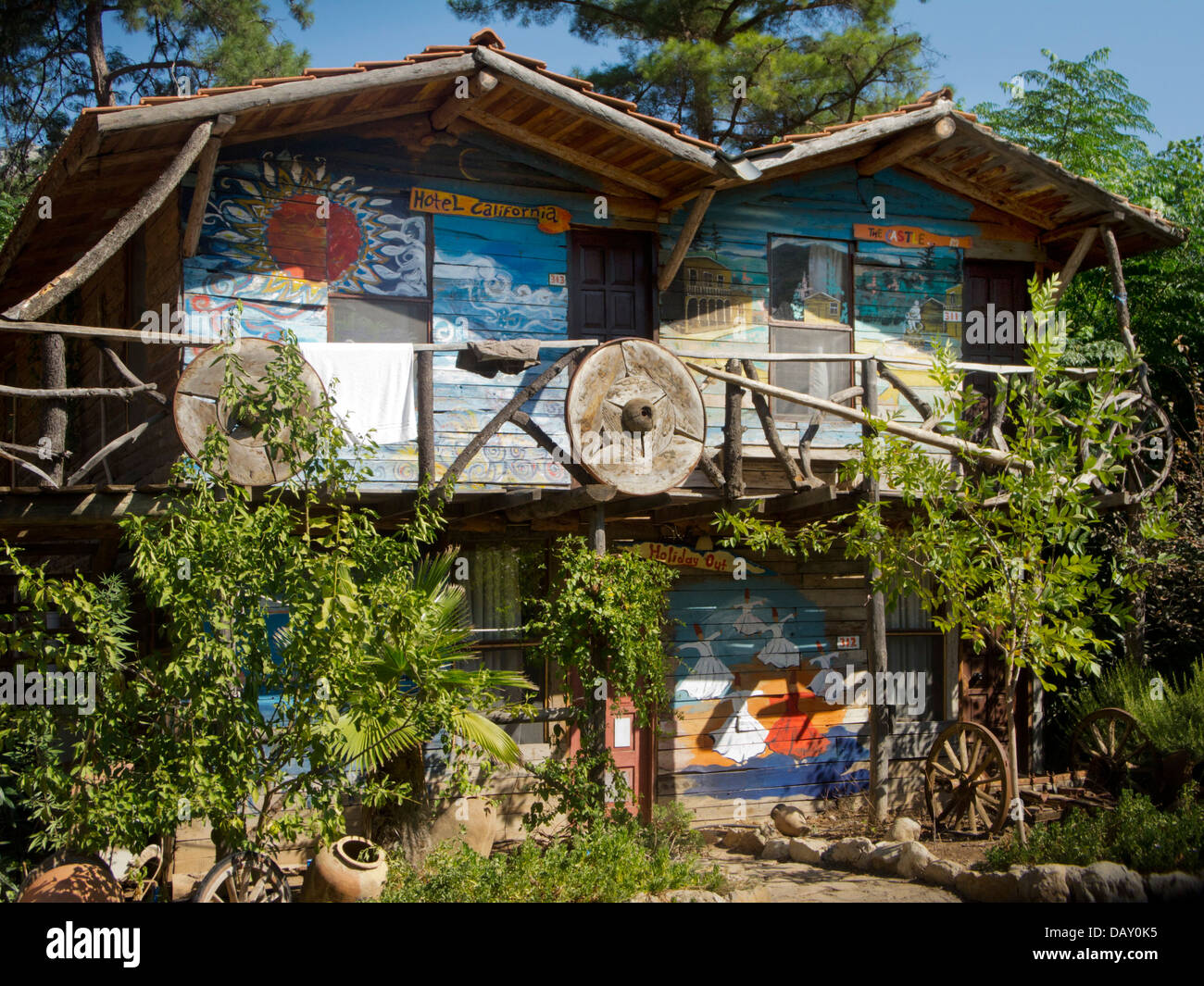 Asien, Türkei, Provinz Antalya, Olympos, Kadirs Top Tree Houses, wohnen in  Baumhäusern Stock Photo - Alamy