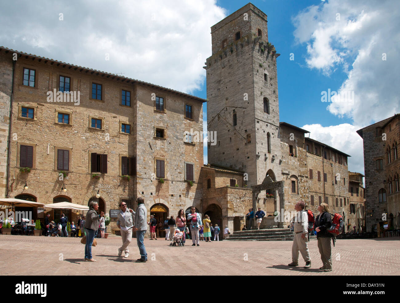 Piazza della Cisterna San Gimignano Tuscany Italy Stock Photo - Alamy