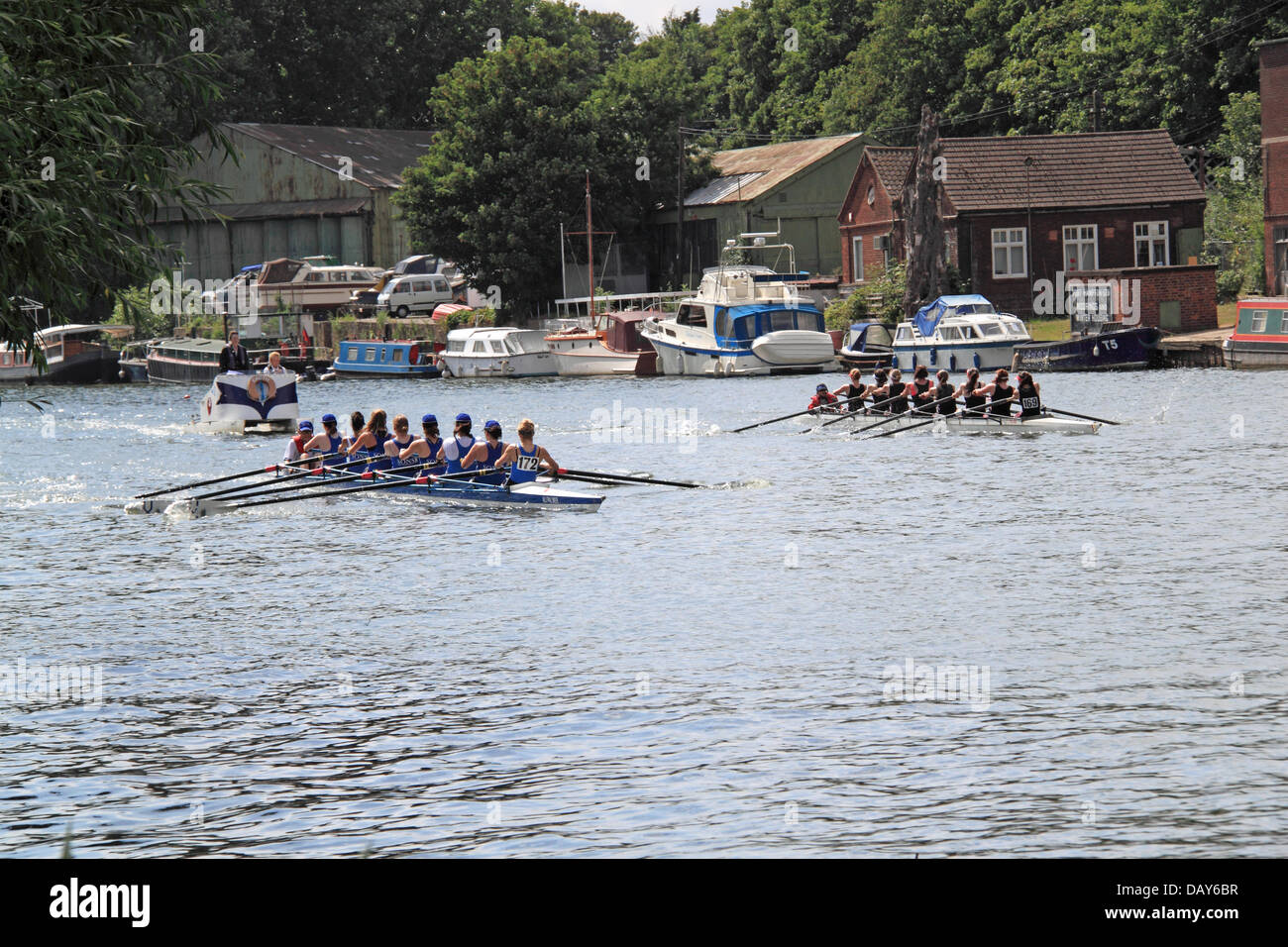 Sons of the Thames Rowing Club (light blue) and Thames Rowing Club
