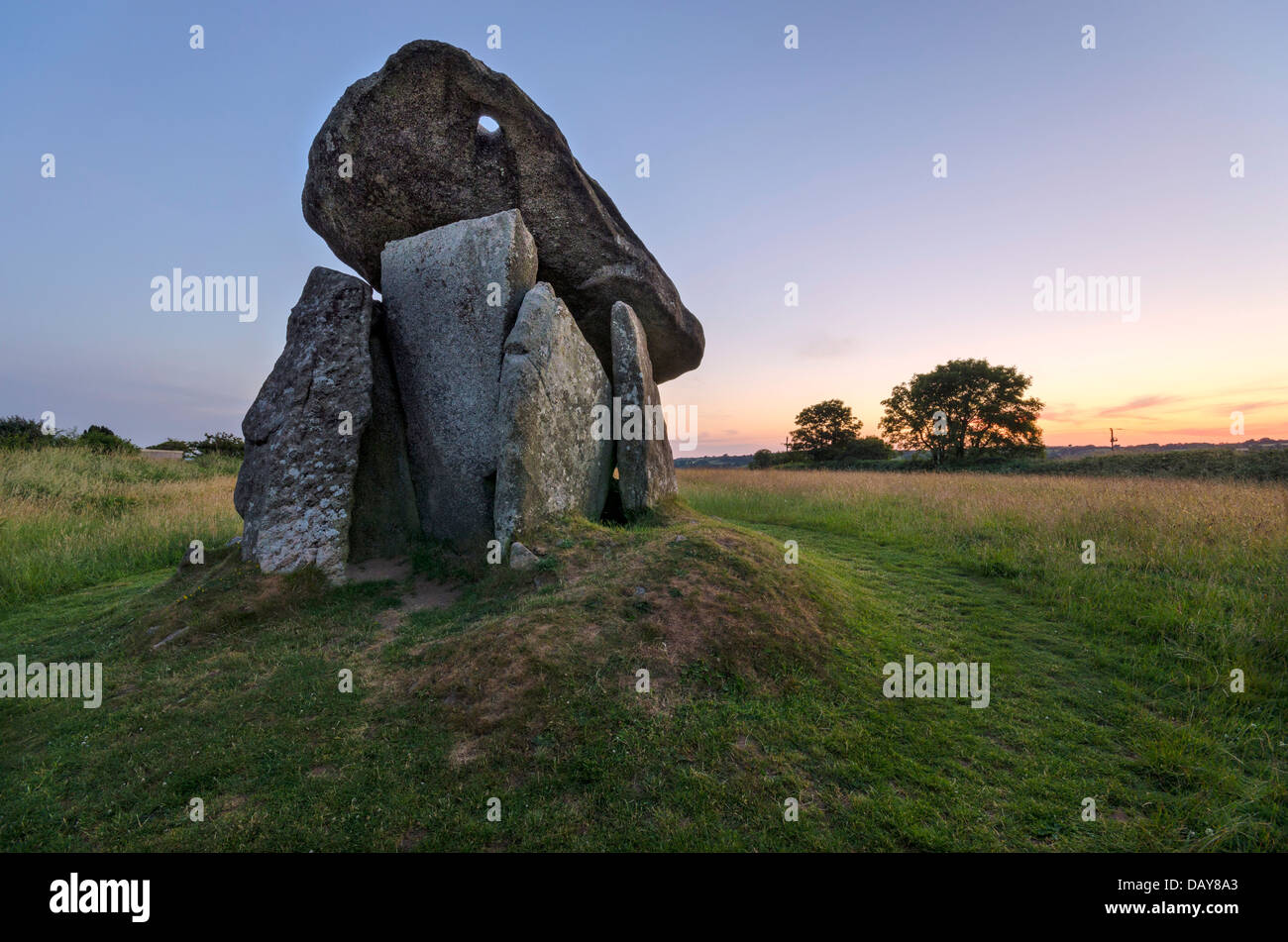 Trevethy Quoit a large Dolmen style Neolithic tomb or burial chamber on the edge of Bodmin Moor in Cornwall also known as the th Stock Photo