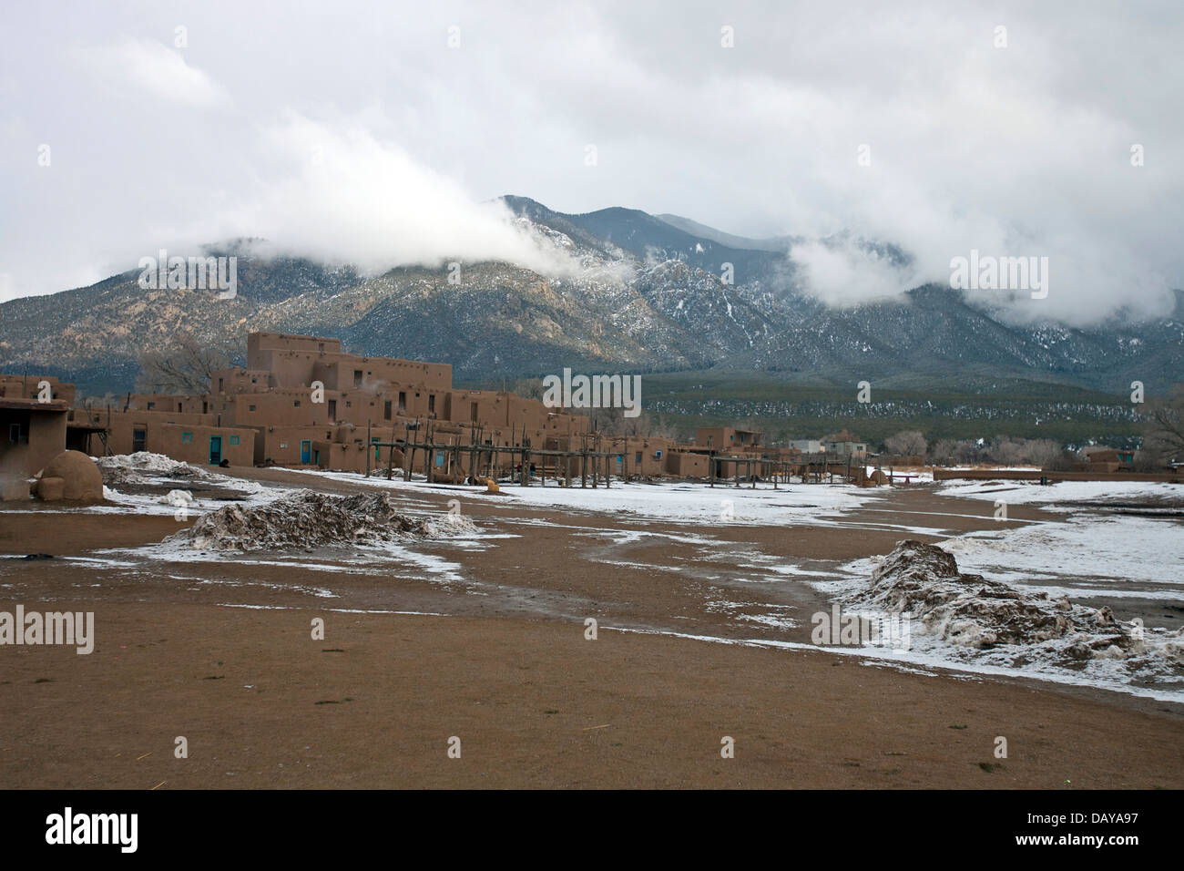 Taos pueblo snow hires stock photography and images Alamy