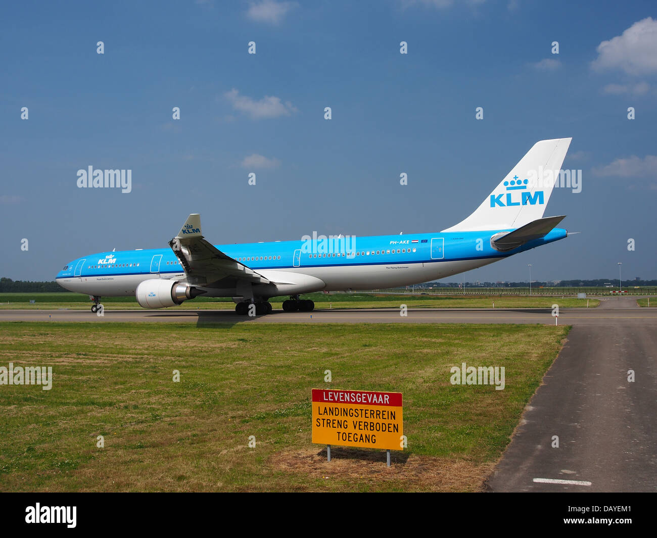 PH-AKE KLM Royal Dutch Airlines Airbus A330-303 - cn 1381 7 Stock Photo