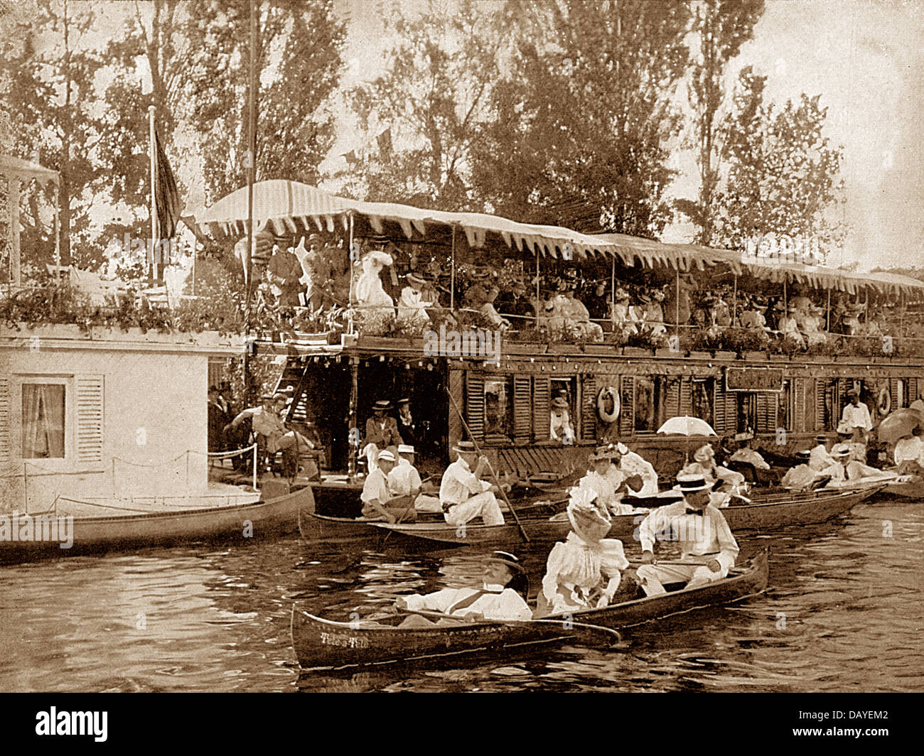 Henley on Thames Houseboats early 1900s Stock Photo Alamy