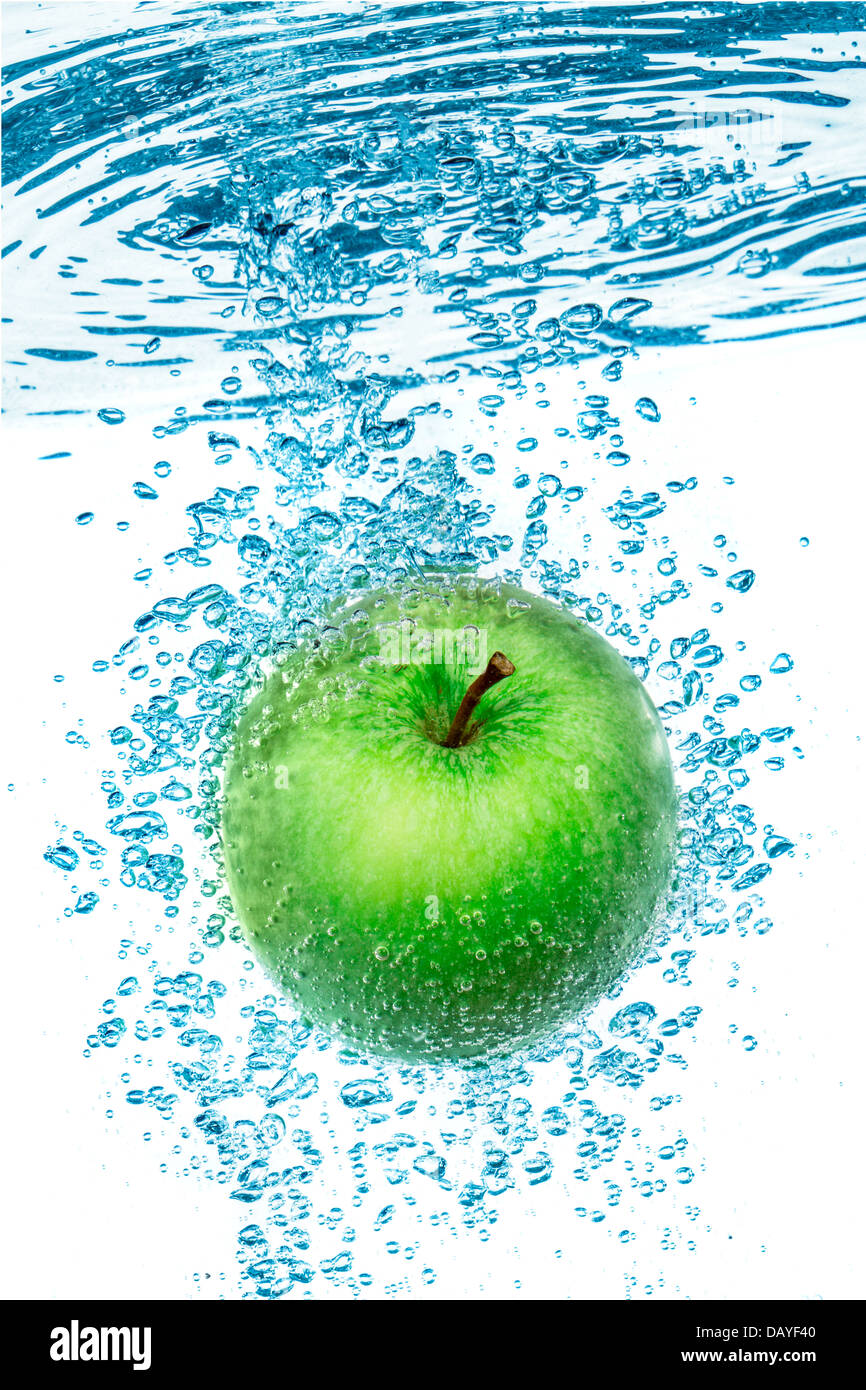 https://c8.alamy.com/comp/DAYF40/fresh-green-apple-in-the-clear-water-on-white-background-DAYF40.jpg