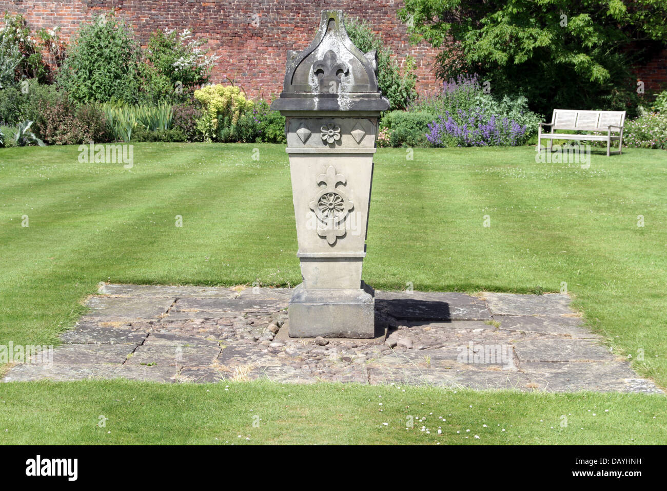 Stone sculpture Arley Hall garden Stock Photo - Alamy