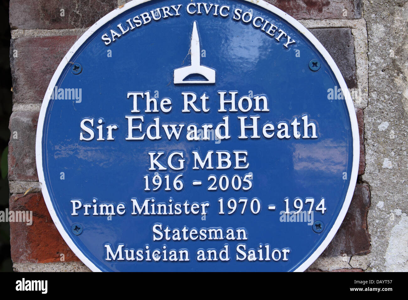 Sir Edward Heath blue plaque outside the home of the former Prime Minister in Salisbury, Wiltshire UK Stock Photo