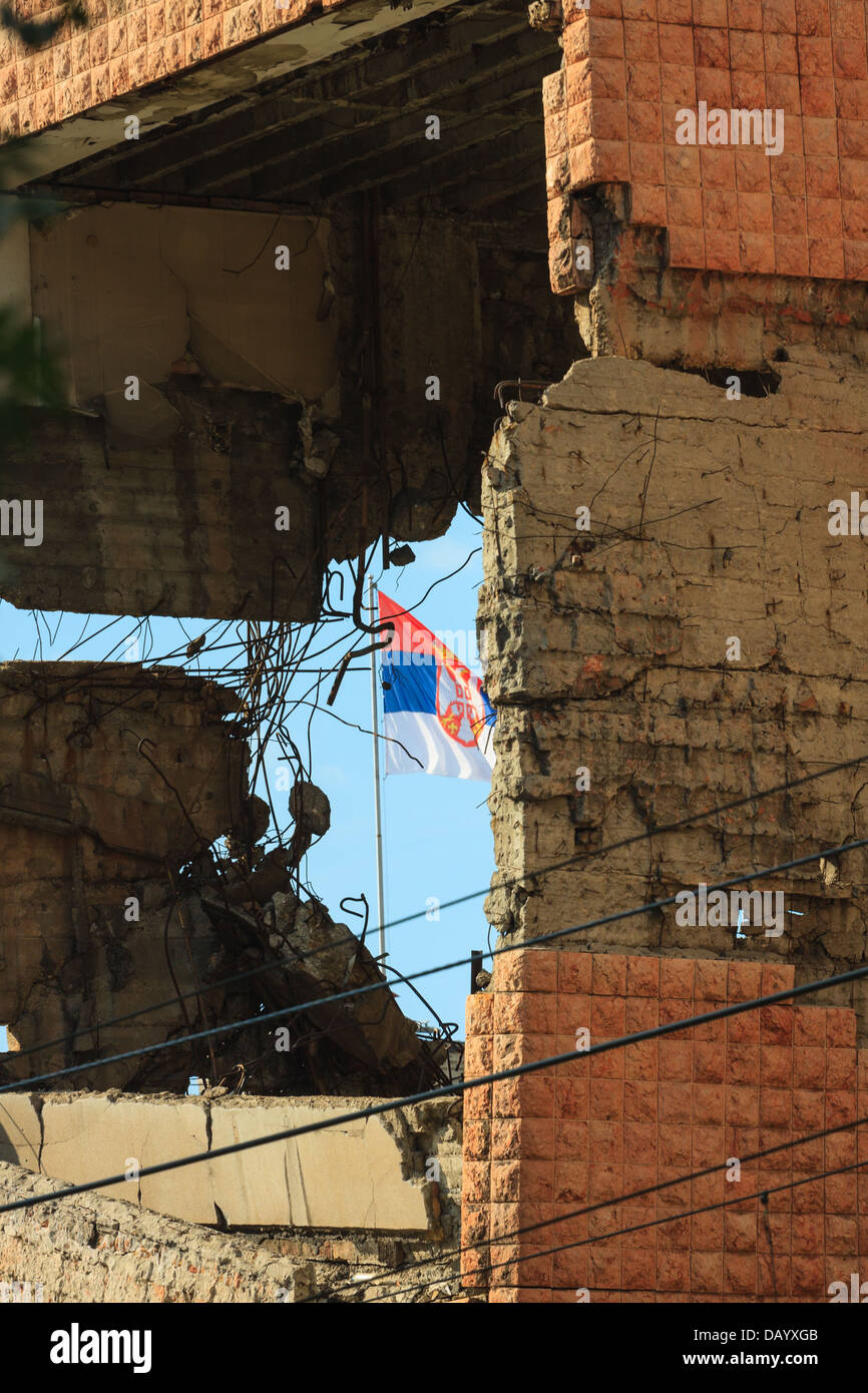 The Serbian flag blows in the wind, seen through the ruins of the RTS headquarters following its bombing by NATO Stock Photo