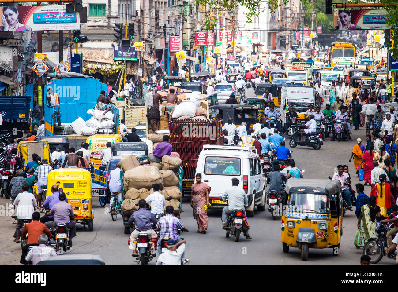 Busy street india hires stock photography and images Alamy