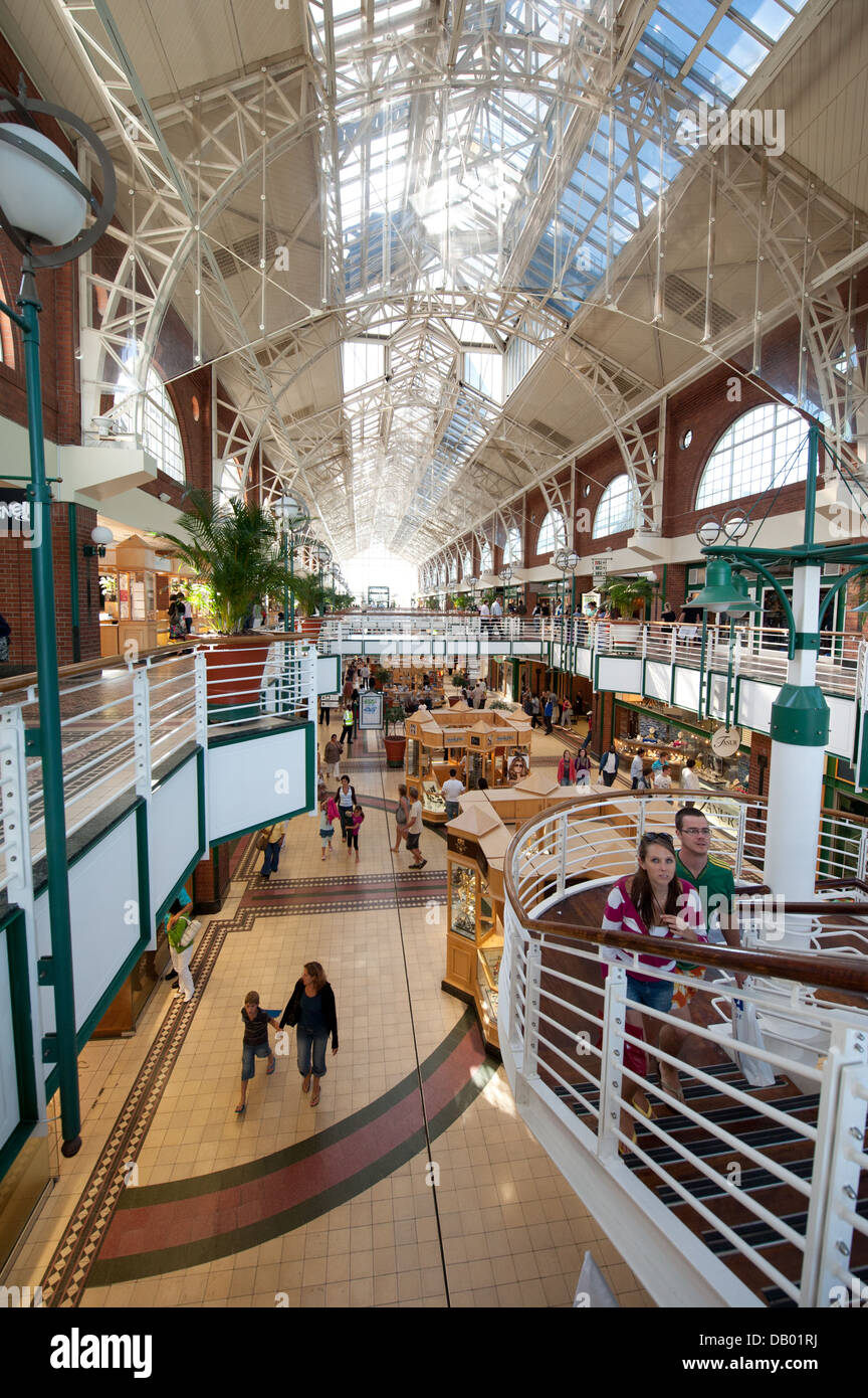 Cape town waterfront shopping mall hires stock photography and images