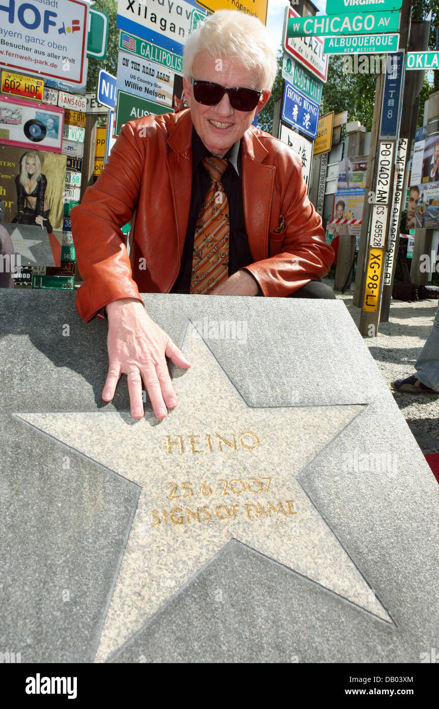 German pop singer Heino poses with his 'star', which will be displayed at the 'Fernweh' theme park in Hof, Germany, 25 June 2007.  Photo: Marcus Fuehrer Stock Photo