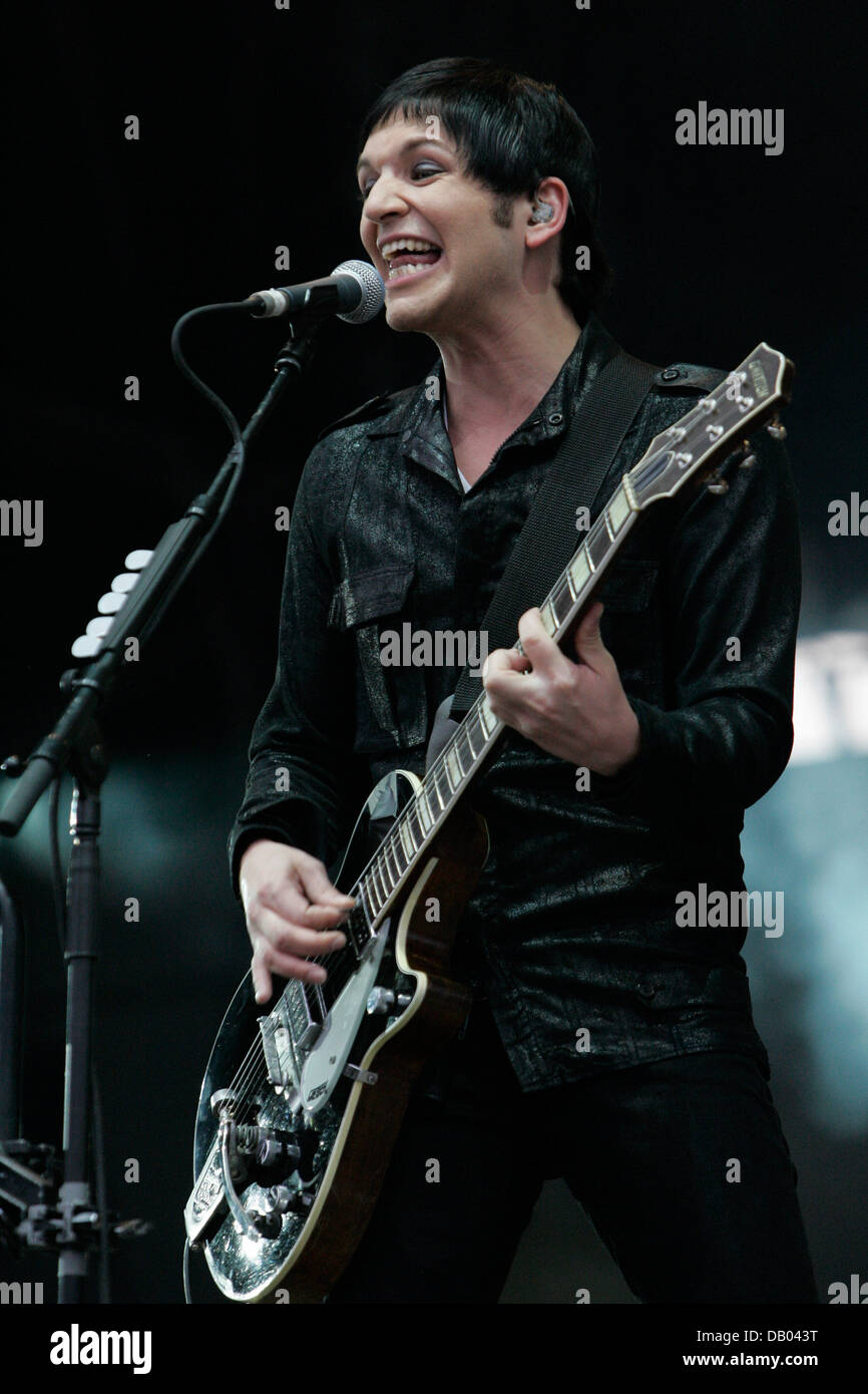 Brian Molko of British rock band 'Placebo' performs at the Hurricane  Festival in Scheessel, Germany, 24 June 2007. More than 55,000 visitors to  the festival enjoyed Placebo and 63 bands at changing