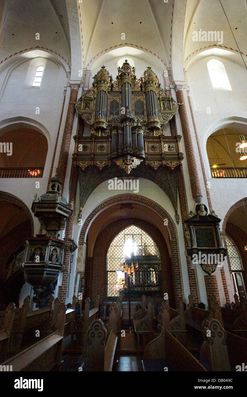 The photo shows an organ of Roskilde cathedral, Denmark, 23 May 2007. The cathedral was declared UNESCO World Cultural Heritage in 1995. Construction started in Romanic style in 1170 and was continued in Gothic style from 1200 onwards. 20 Danish kings and 17 queens are entombed at the cathedral. Photo: Maurizio Gambarini Stock Photo