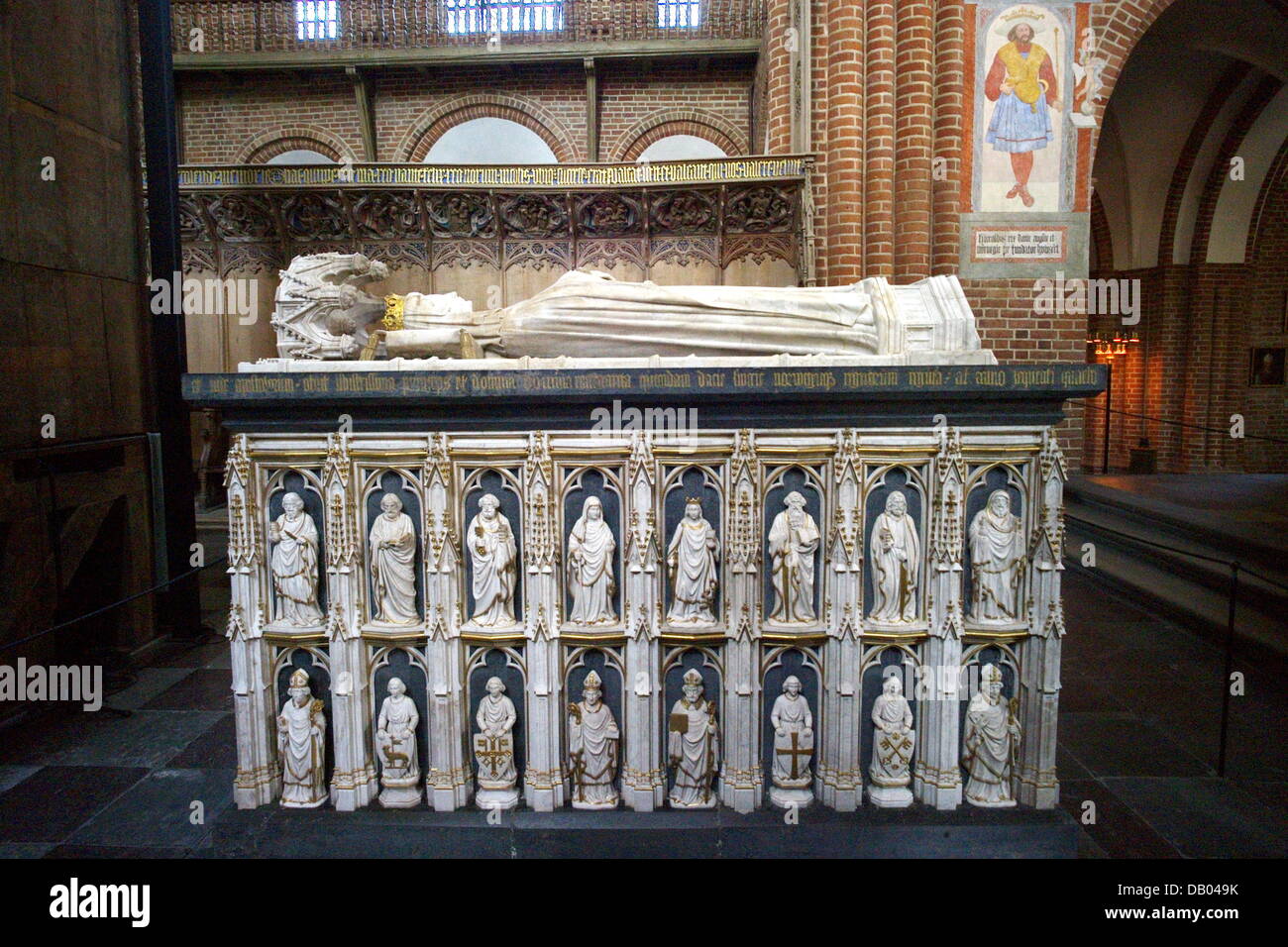 The photo shows a richly ornated stone sarcophagus inside Roskilde cathedral, Denmark, 23 May 2007. The cathedral was declared UNESCO World Cultural Heritage in 1995. Construction started in Romanic style in 1170 and was continued in Gothic style from 1200 onwards. 20 Danish kings and 17 queens are entombed at the cathedral. Photo: Maurizio Gambarini Stock Photo