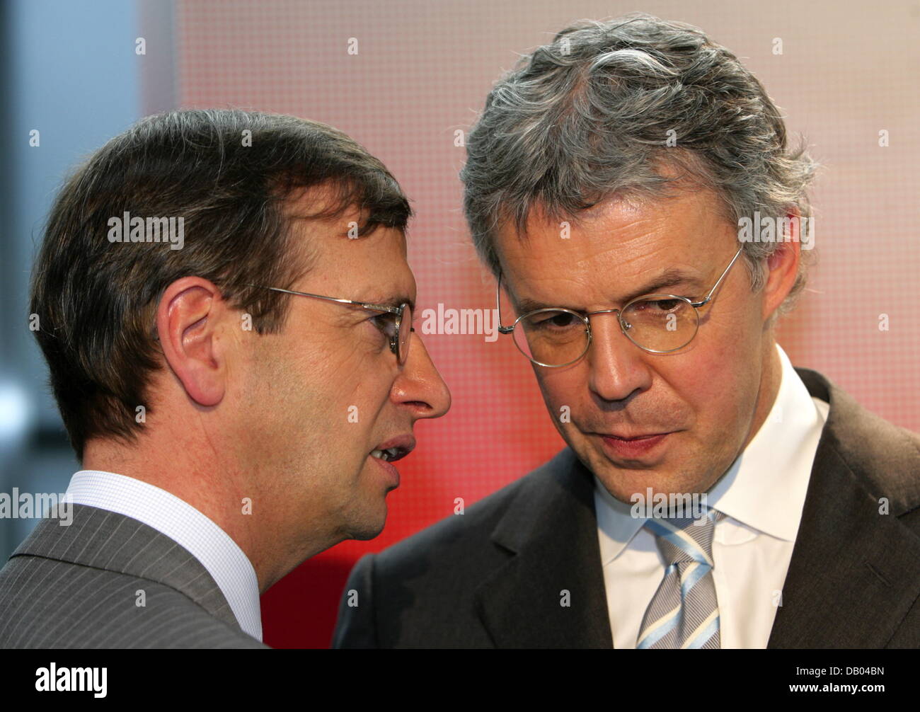 CEOs of ProSiebenSat.1, Guillaume de Posch (L) and SBS Broadcasting, Patrick Tillieux, talk to each other before a press conference in Munich, Germany, 27 June 2007. ProSiebenSat.1 will take over SBS Broadcasting, a group of European TV stations, to become Europe's second biggest broadcasting company following RTL group. The merger will be completed at the beginning of July 2007. T Stock Photo