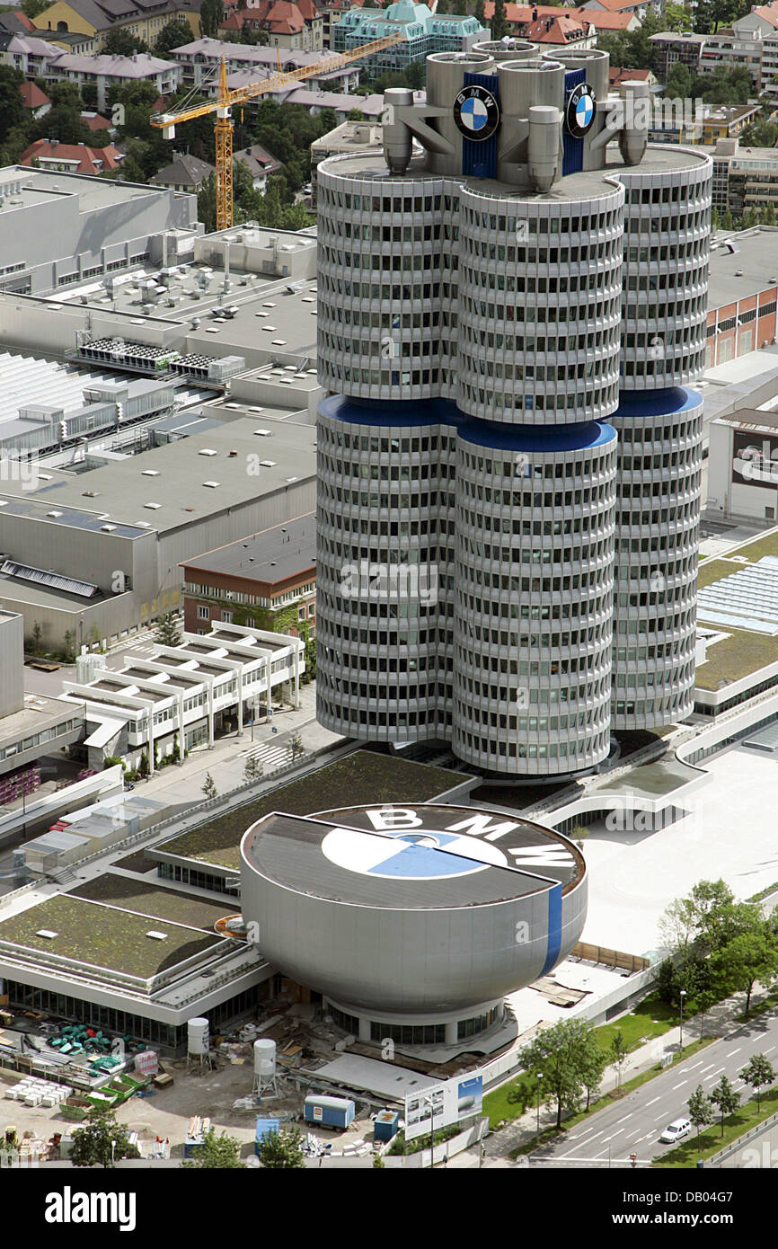 The picture shows the headquarters of automobile manufacturer BMW in Munich, Germany, 16 June 2007. Photo: Matthias Schrader Stock Photo