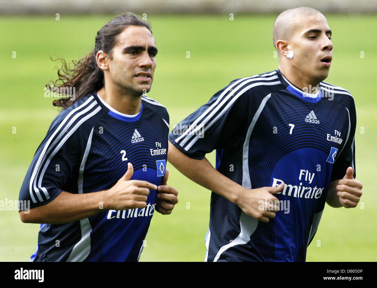 SV Hamburg's Mohamed Zidan (R) and Juan Pablo Sorin warm up at a public training session in Hamburg, Germany, 2 July 2007. SV Hamburg starts its training camp in Austria on July 9th. Photo: Maurizio Gambarini Stock Photo