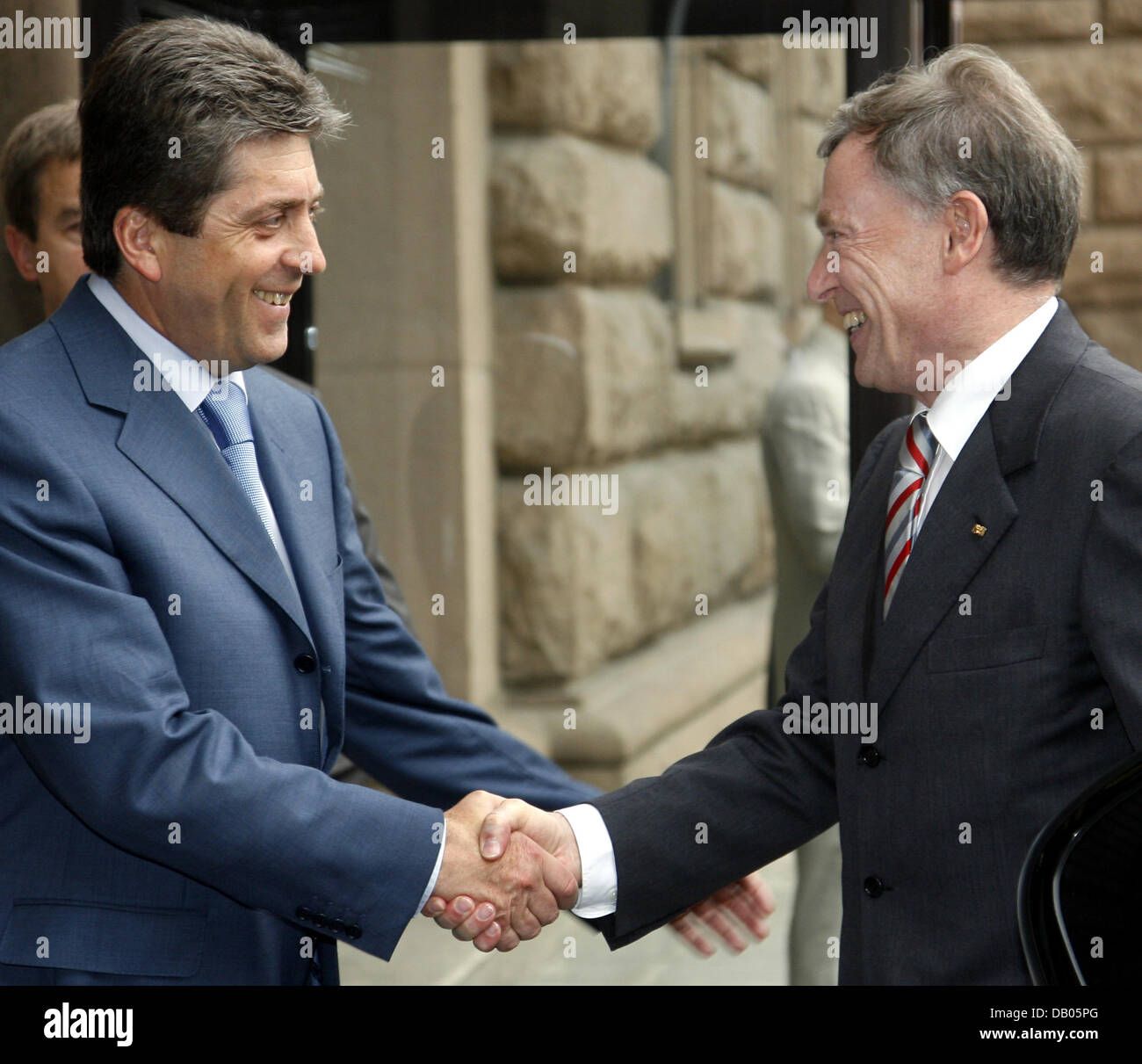 German President Horst Koehler (R) and Bulgarian President Georgi Parwanow (R) shake hands in Sofia, Bulgaria, 03 July 2007. Koehler and his wife are on a four-day visit to Romania, Bulgaria and Bosnia and Herzegovina. Photo: Wolfgang Kumm Stock Photo