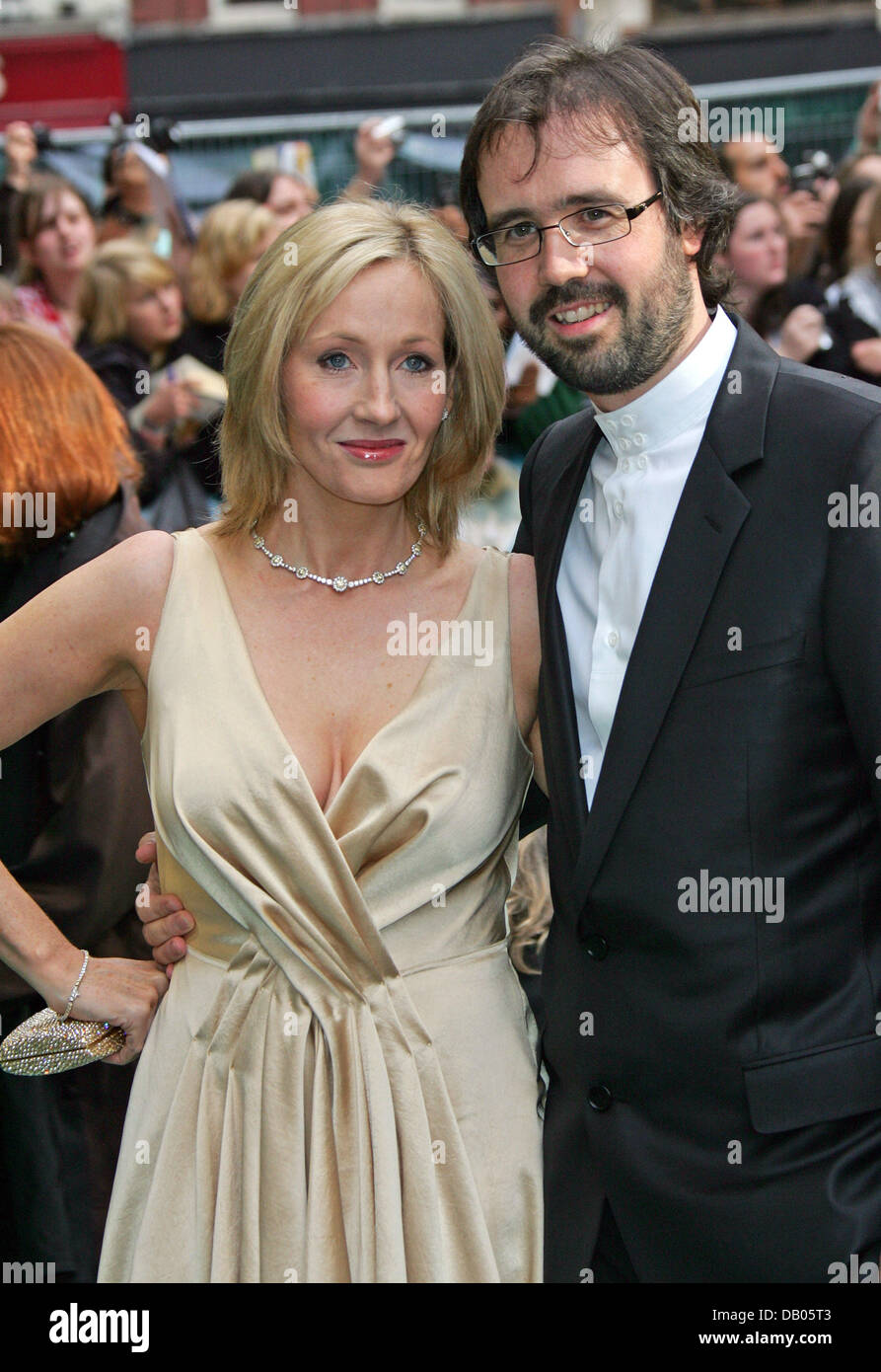 British author Joanne K. Rowling (L) and her husband Neil Murray arrive for the UK premiere of 'Harry Potter and the Order of the Phoenix' at Leicester Square in London, United Kingdom, 03 July 2007. The film based on Rowling's popular book sequel will be in cinemas on July 12th. Photo: Hubert Boesl Stock Photo
