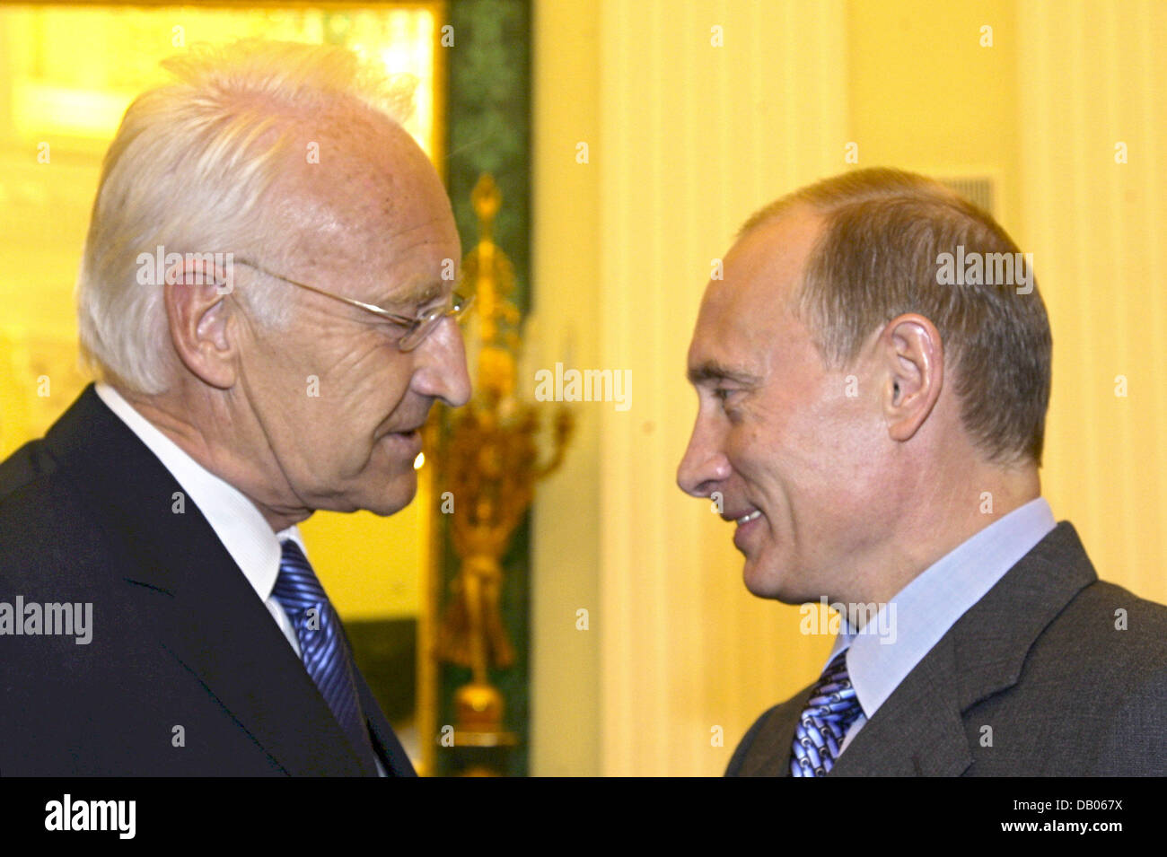 Bavarian Prime Minister Edmund Stoiber (L) is welcomed by Russian ...