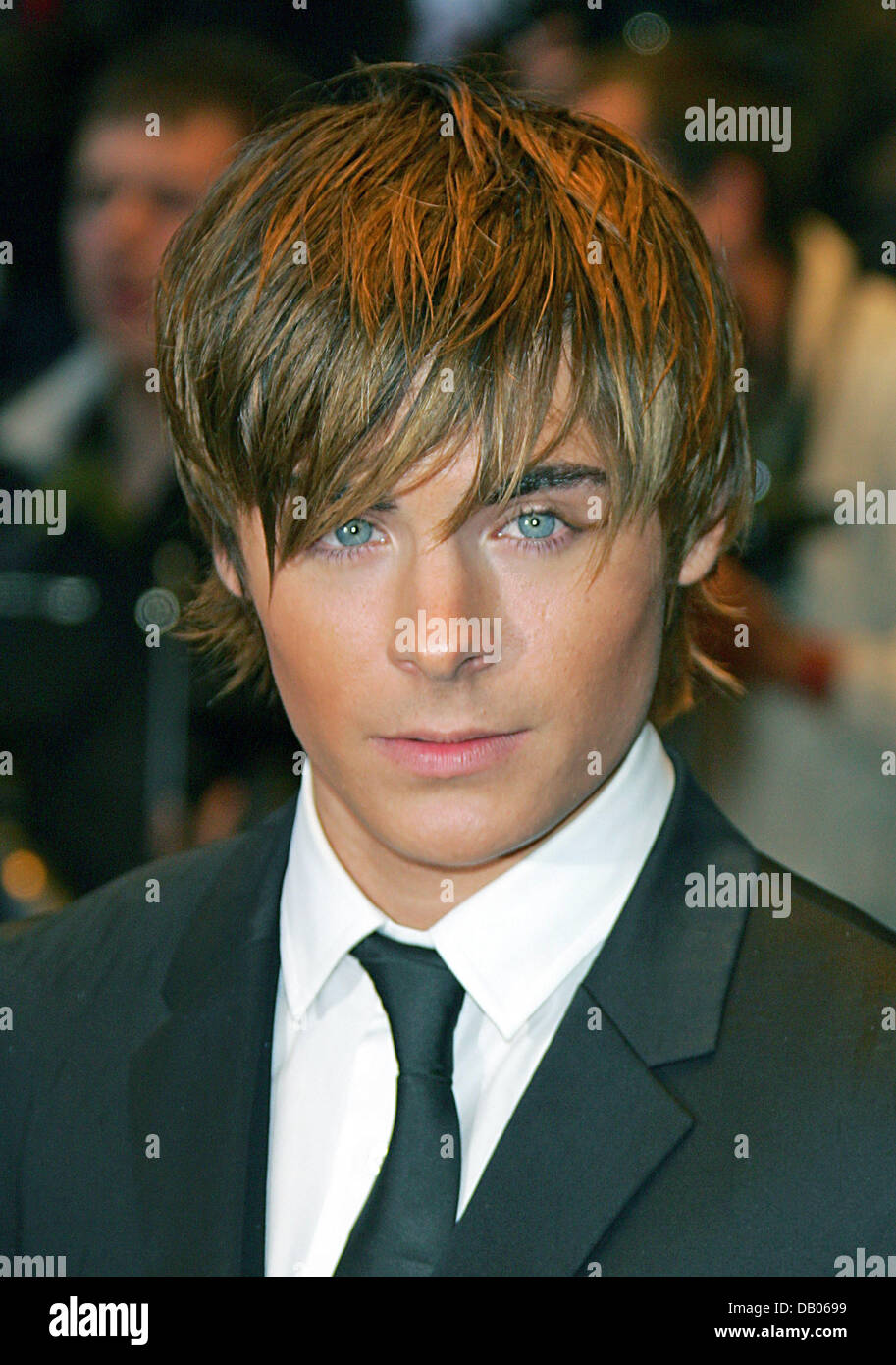 US-American actor Zac Efron arrives for the UK film premiere of Adam Shankman's film 'Hairspray' held at Odeon West End cinema in London, England, 05 July 2007. The film is an adaptation of the Tony award-winning Broadway production 'Hairspray', featuring new and original material based on John Water's 1988 classic about star-struck teenagers on a local Baltimore dance show. Photo: Stock Photo