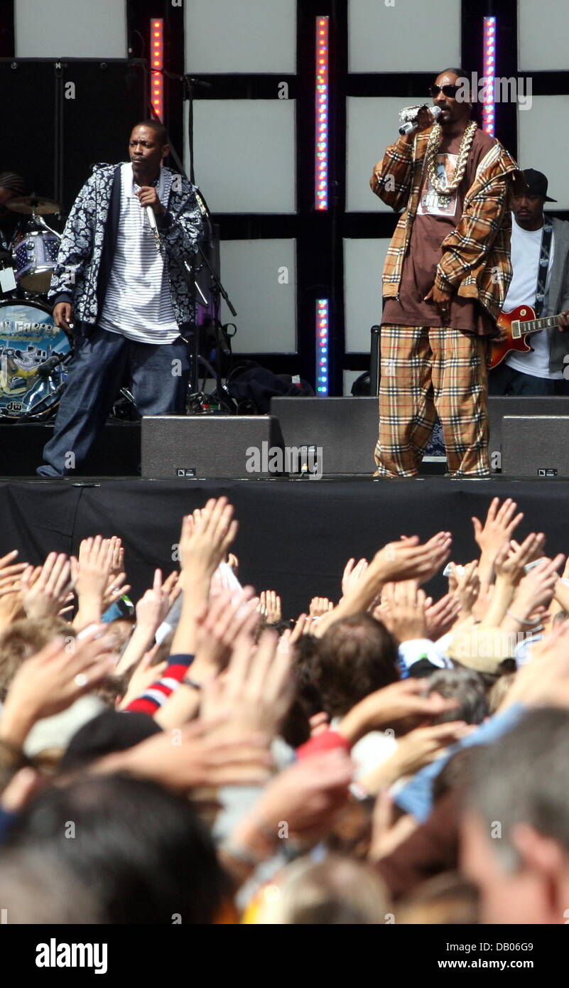 USAmerican rapper Snoop Dogg performs during the 'Live Earth' concert