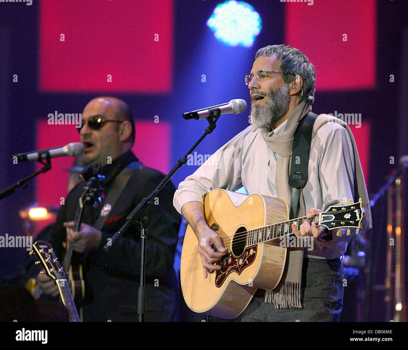 Singer yusuf formerly cat stevens hi-res stock photography and images - Alamy