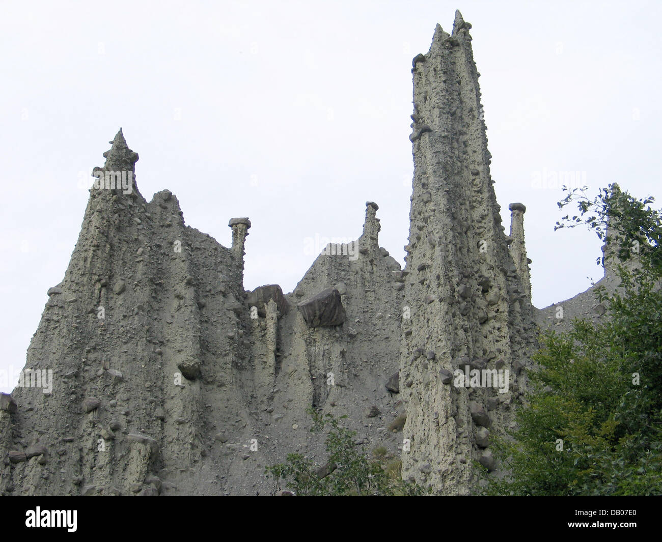 The picture shows the unique rock formations of 'Les Demoiselles — free download