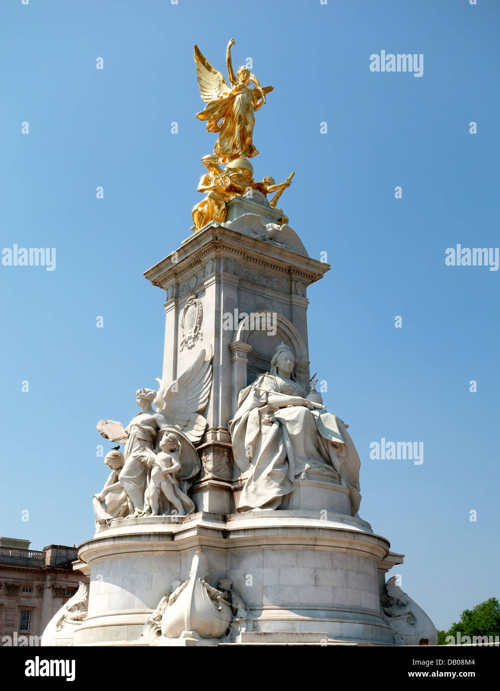 Queen Victoria statue memorial outside Buckingham Palace Stock Photo