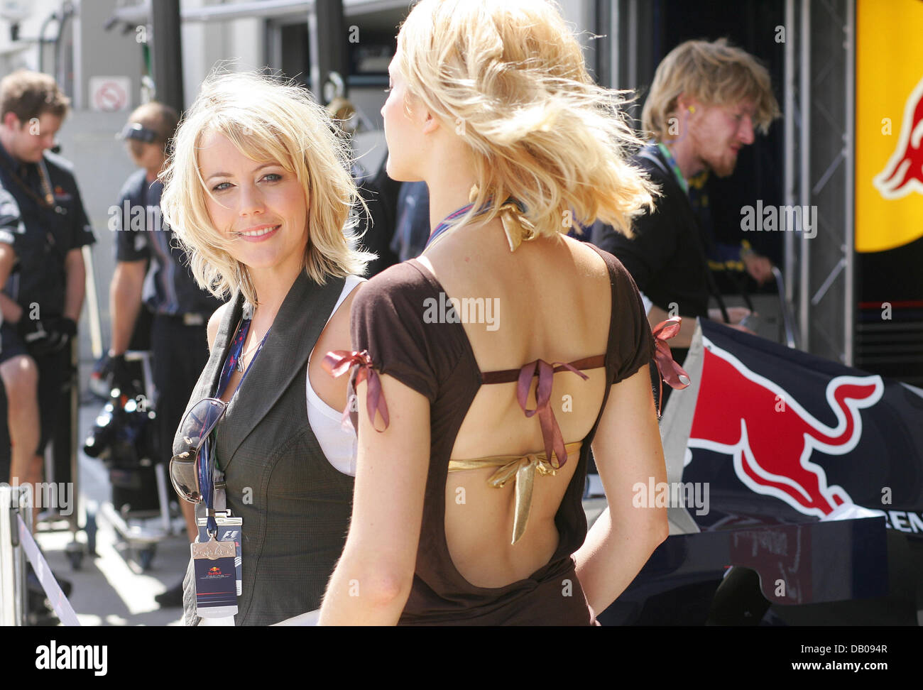Grid girls pictured in the pit lane during Practice 2 at the Nurburgring, Germany, 20 July 2007. The 2007 Formula 1 Grand Prix of Europe that is held on 22 July. Photo: Gero Breloer Stock Photo