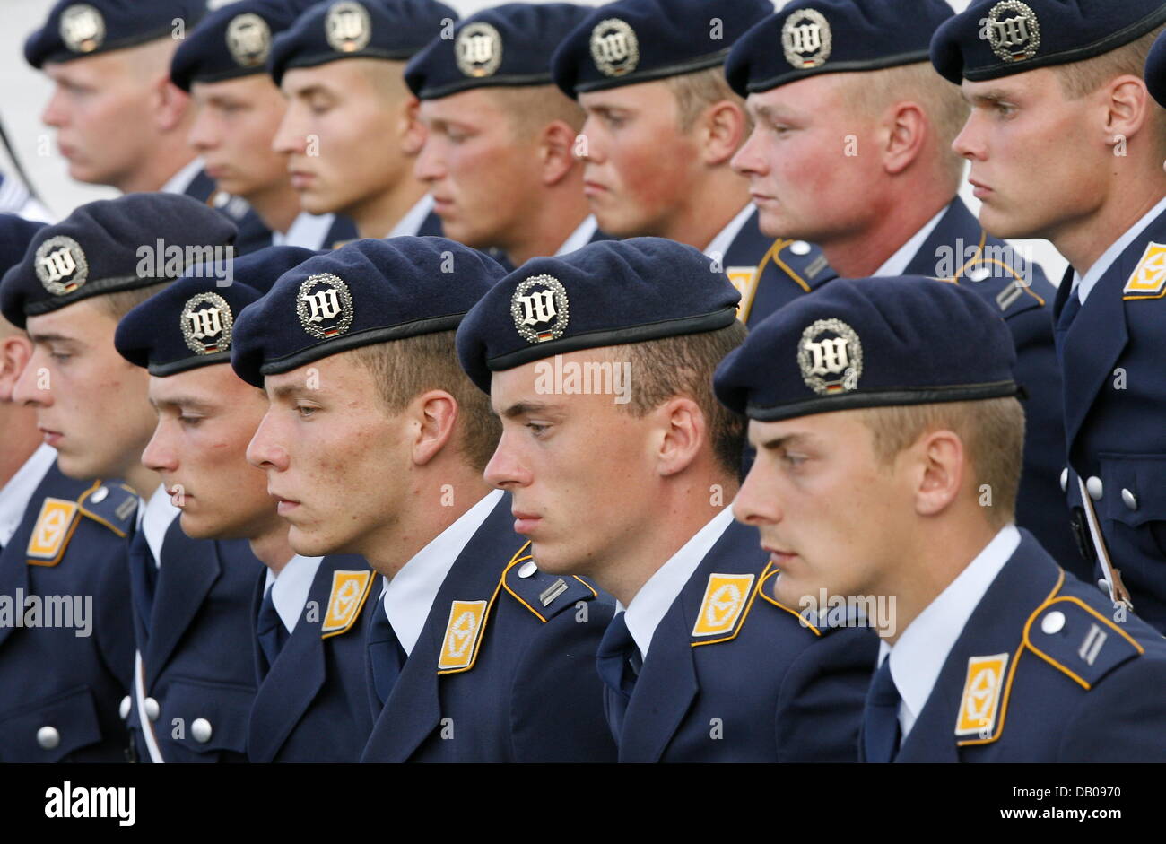 German Bundeswehr recruits shown during their solemn pledge at the Bendlerblock in Berlin, Germany, 20 July 2007. Colonel Claus Schenk Graf von Stauffenberg and three other anti-nazi resistance fighters wers executed at the courtyard of Bendlerblock after their attempted assassination of Hitler exactly 63 years ago. Photo: Klaus-Dietmar Gabbert Stock Photo