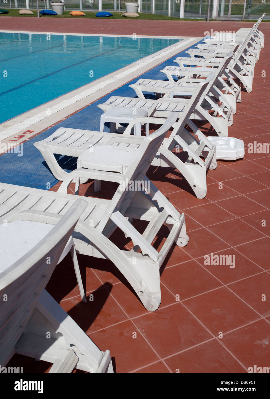 Pool Fun Empty empty swimming pool Stock Photo - Alamy