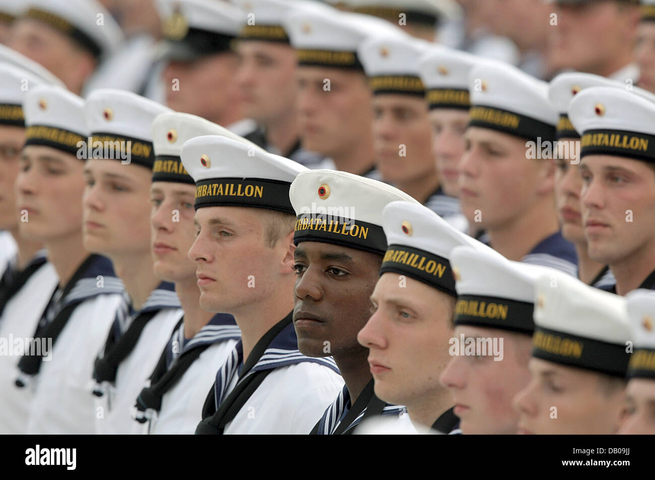 Bundeswehr recruits stand in a file before making their pledge at the Bendlerblock in Berlin, 20 July 2007. Sixty-three year ago Claus Schenk Graf von Stauffenberg and three other resistance fighters were executed at the Bendlerblock's courtyard after their assasination attempt of Adolf Hitler had failed. Photo: Peer Grimm Stock Photo